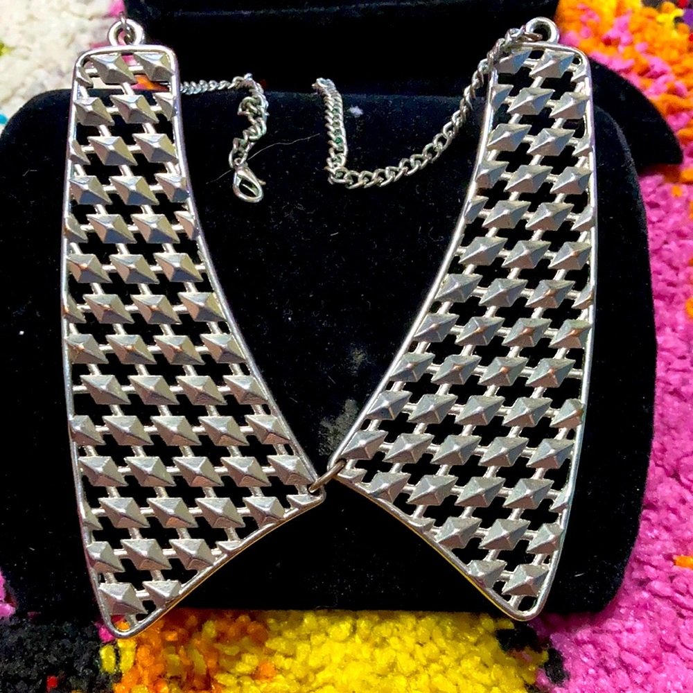 Super cute silver necklace